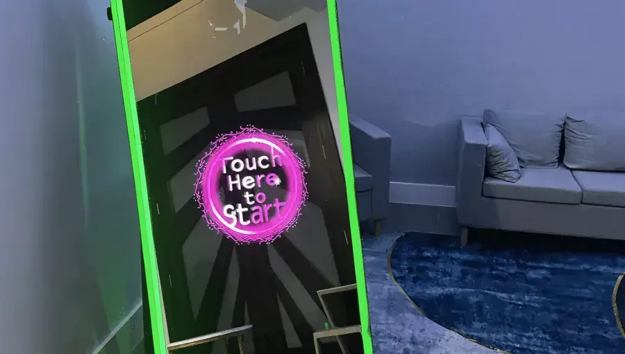Mirror Booth - Carosuel 4