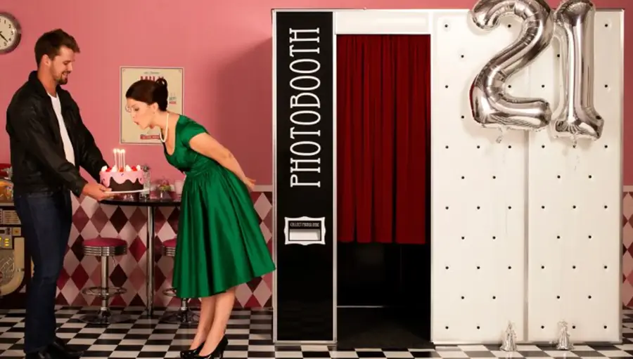 The Enclosed Booth - Carosuel 2